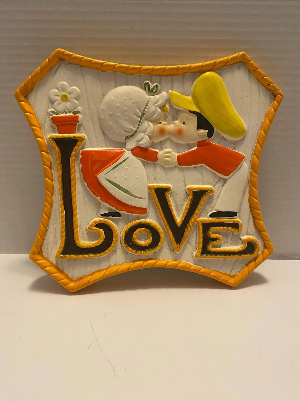 Vintage Lefton 1970'S Child’s Love Chalk ware Wall Hanging Boy & Girl Kissing